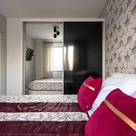 Cozy Red Rose Apartment, 2 Down Town Kraków