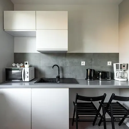 Cozy Red Rose Apartment, 2 Down Town Apartament