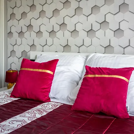 Cozy Red Rose Apartment, 2 Down Town Apartament *