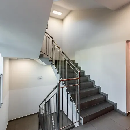Cozy Red Rose Apartment, 2 Down Town Apartment Krakau